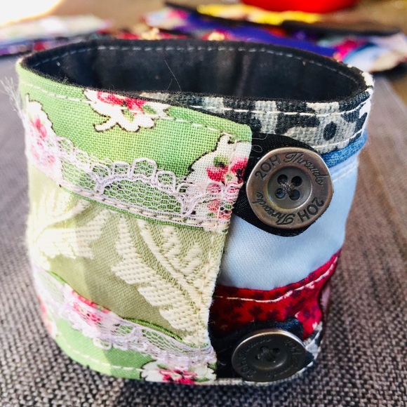 Handmade fabric cottagecore wide cuff bracelet - Picture 5 of 11